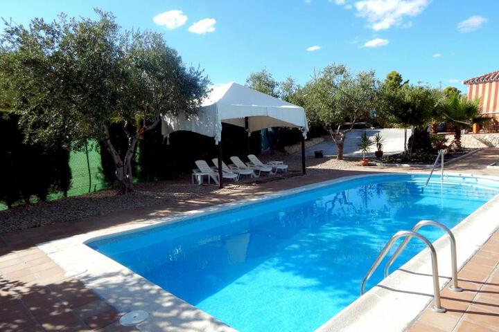 Villa María - Pista de Padel y Piscina