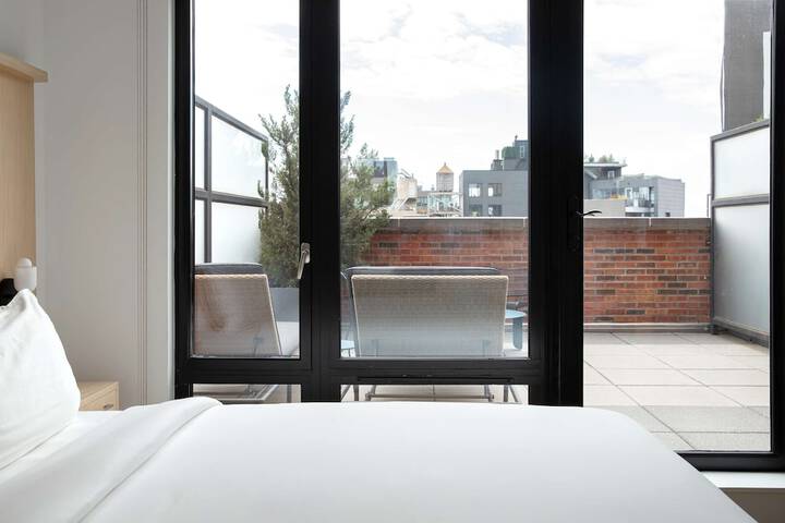 Room 102 of 143