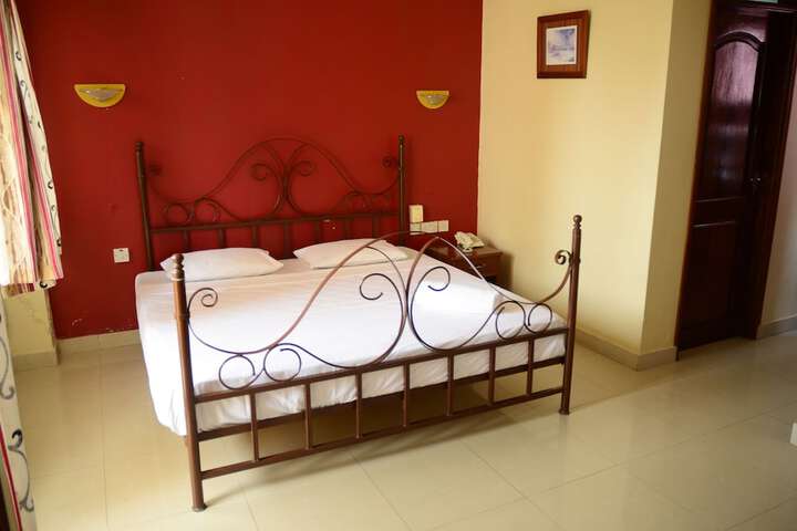 Room 16 of 46