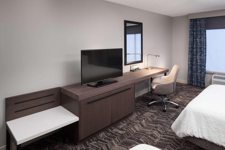 2 Queen Beds (2 of 13)