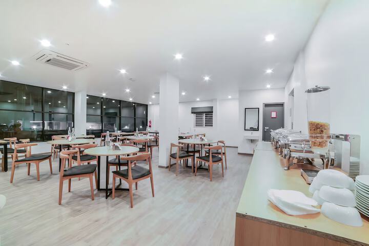 Dining 16 of 20