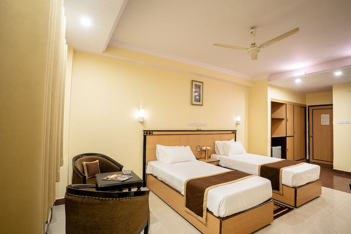 Room 5 of 18