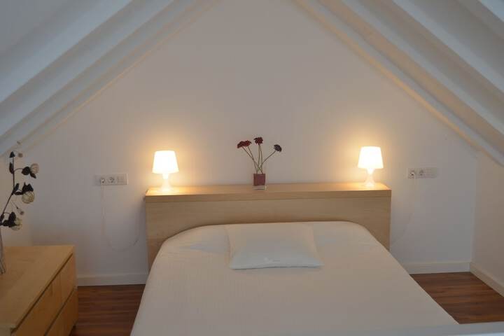 Room 2 of 104