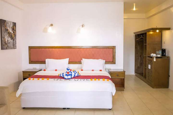 Room 3 of 48