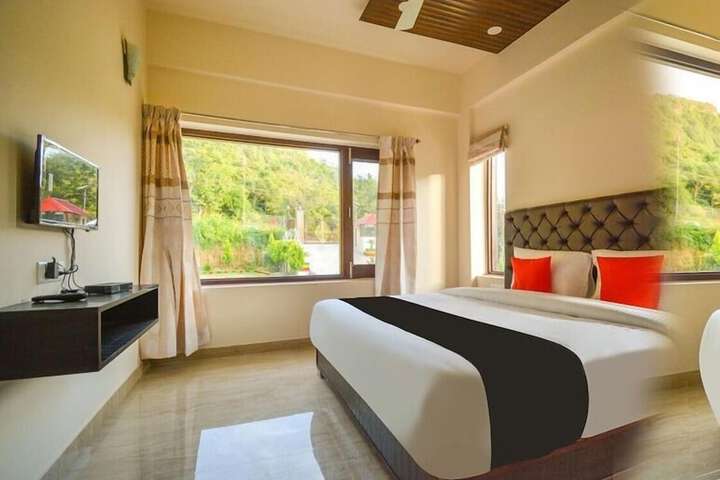 Room 3 of 53