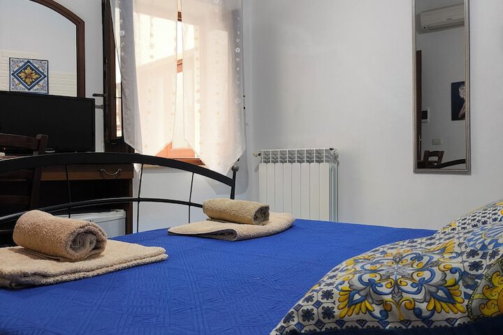 Room 3 of 65