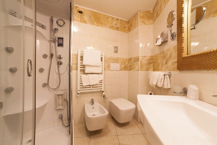 Room 4 of 22