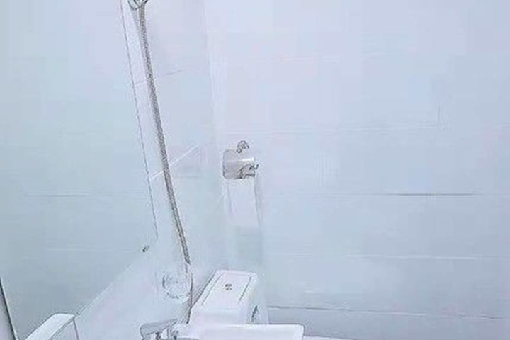 Room 8 of 8