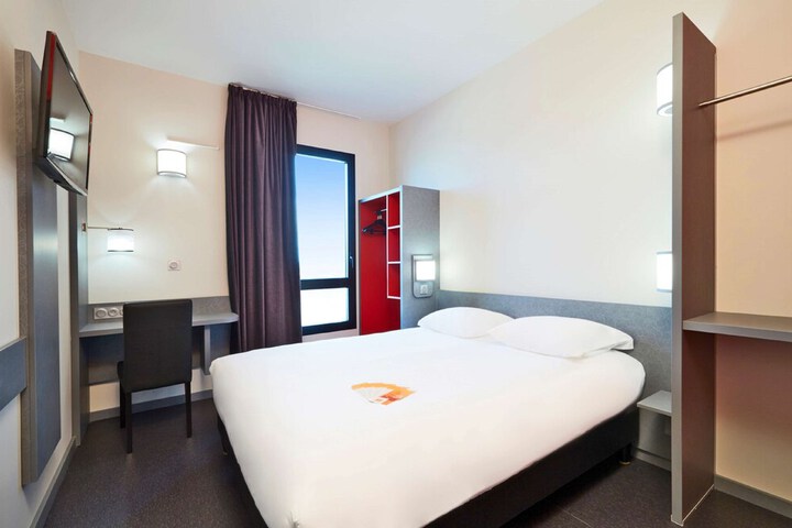 Room 5 of 38