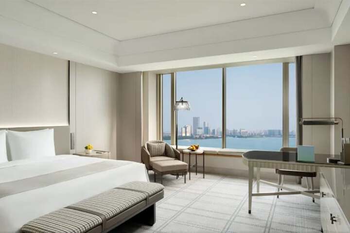Room 25 of 173