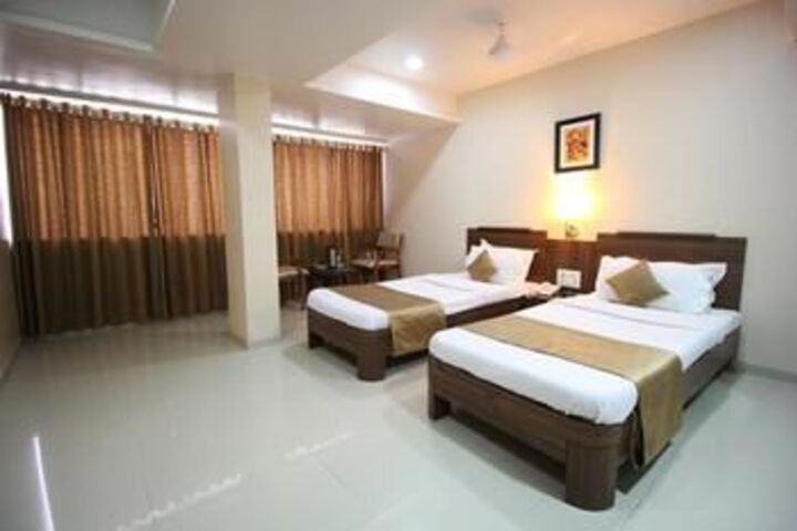 Room 14 of 28