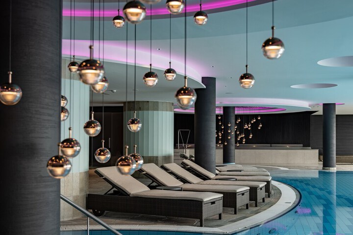 Pool 33 of 76