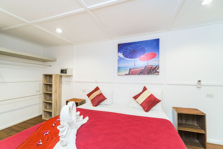 Room 11 of 40
