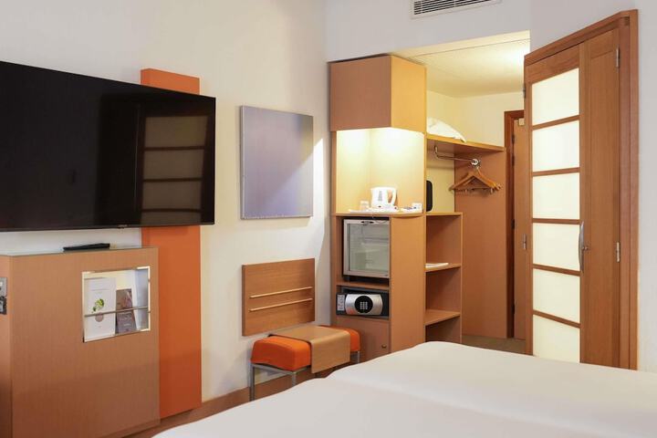 Room 44 of 268