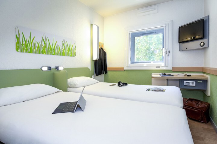 Room 4 of 24