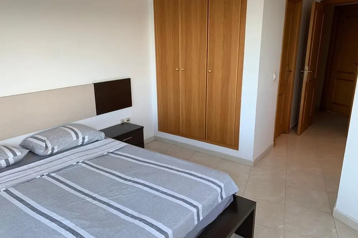 Room 2 of 10