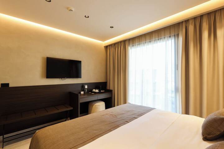 Room 3 of 63