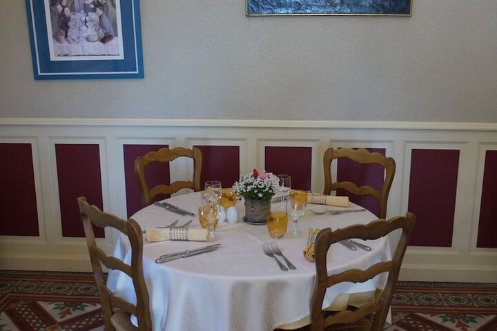 Dining 14 of 25