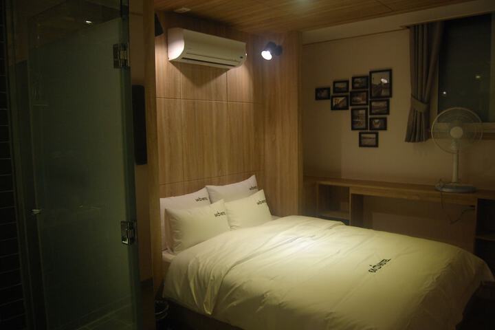 Room 5 of 42