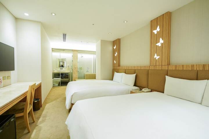 Room 4 of 66