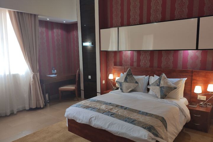 Room 6 of 23
