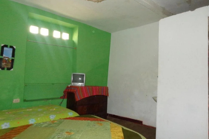 Room 6 of 12