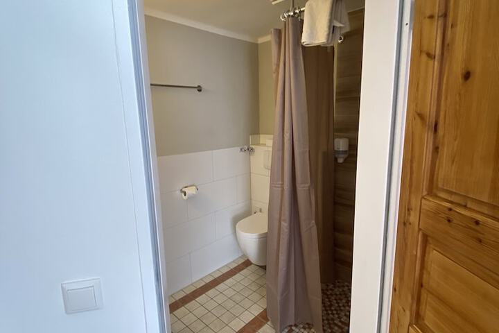 Room 12 of 28