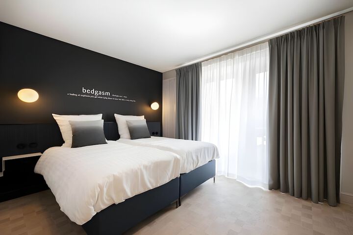 Room 30 of 65