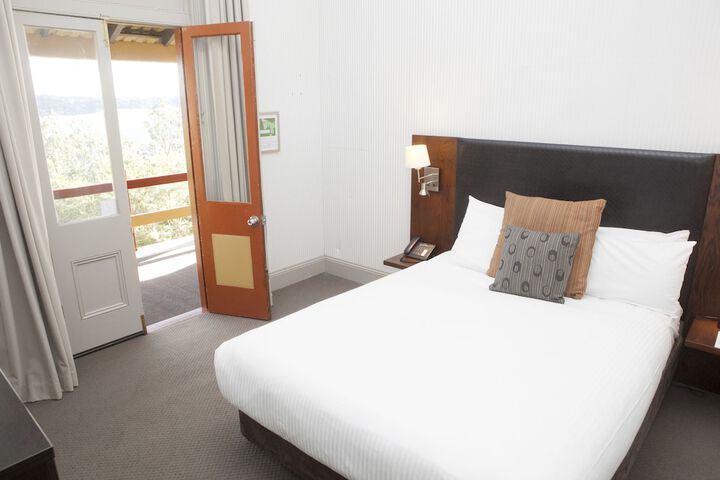 Room 6 of 190