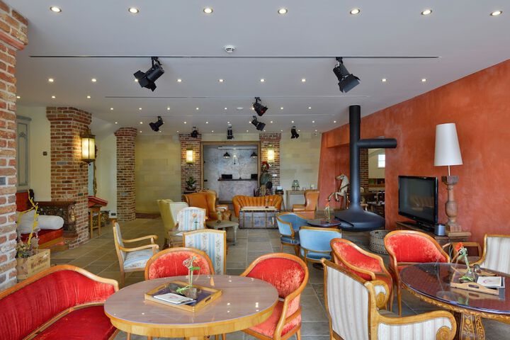 Guest Lobby