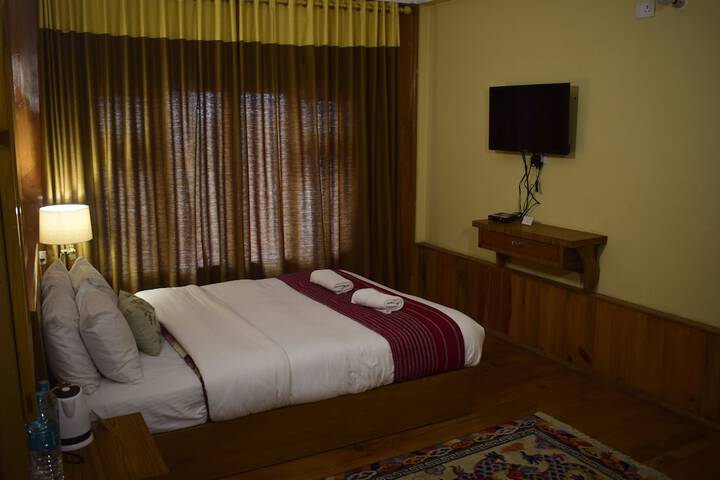 Room 5 of 18