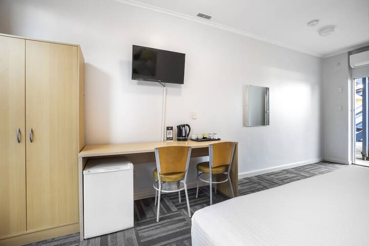 Room 3 of 25
