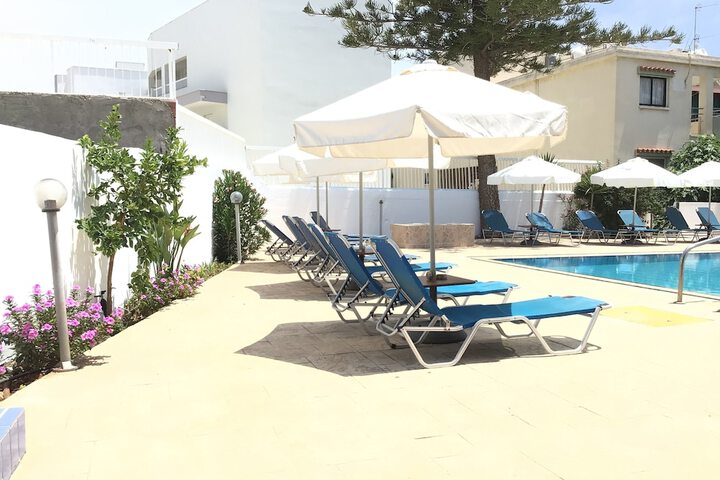 Hotel with Pool