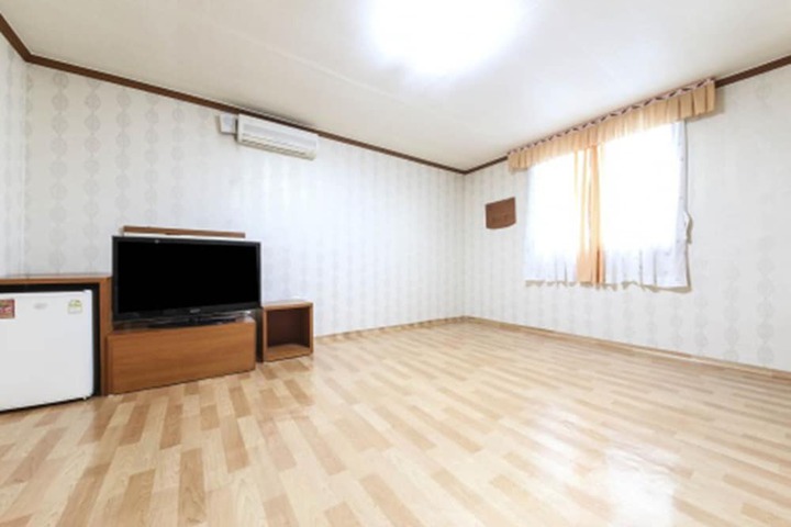 Room 16 of 29