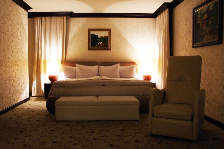 Room 23 of 85