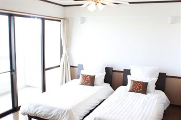 Room 8 of 13