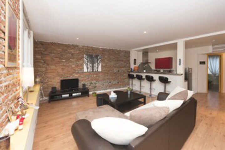 Room 4 of 7