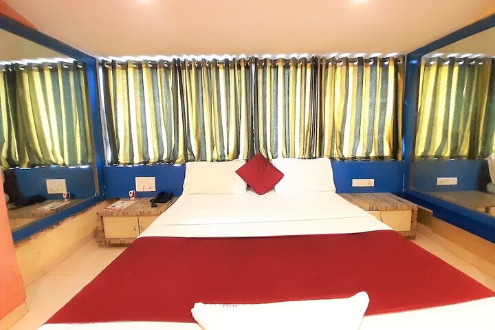 Room 7 of 11