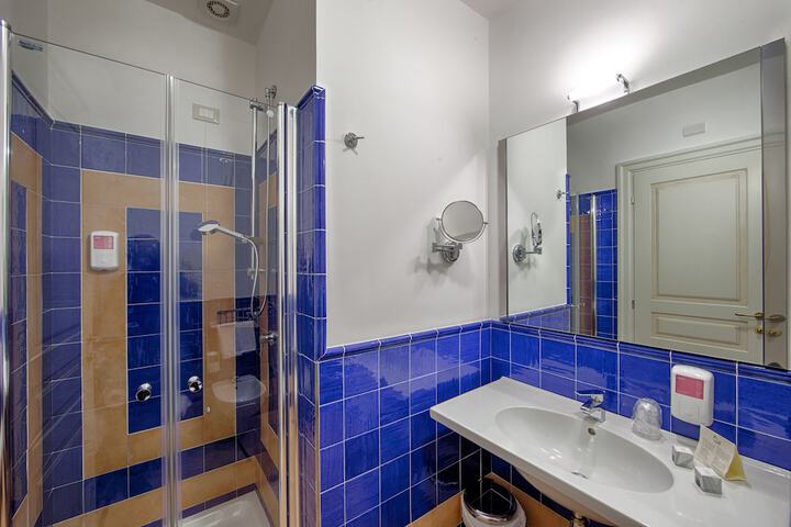 Room 14 of 38