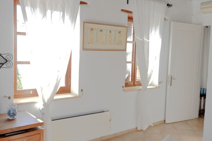 Room 4 of 22
