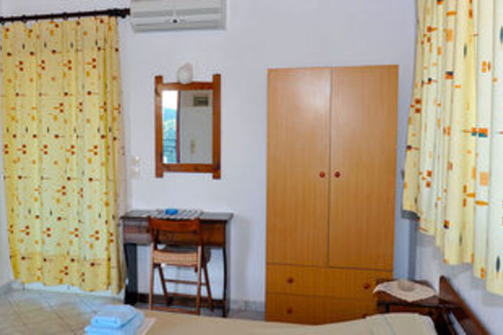 Room 14 of 22