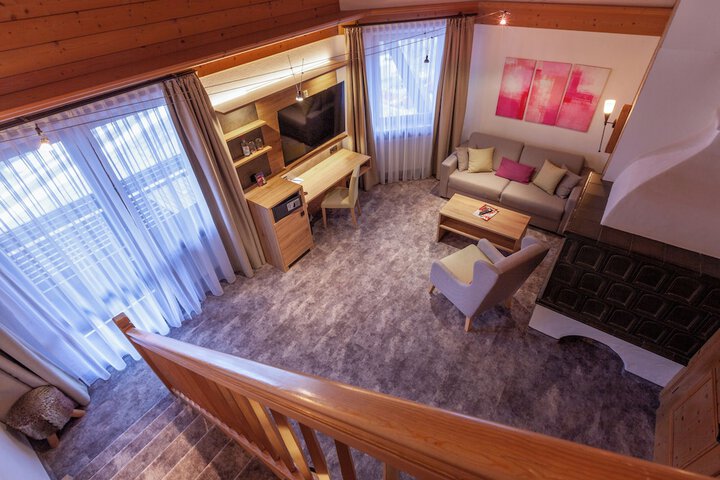 Room 12 of 37