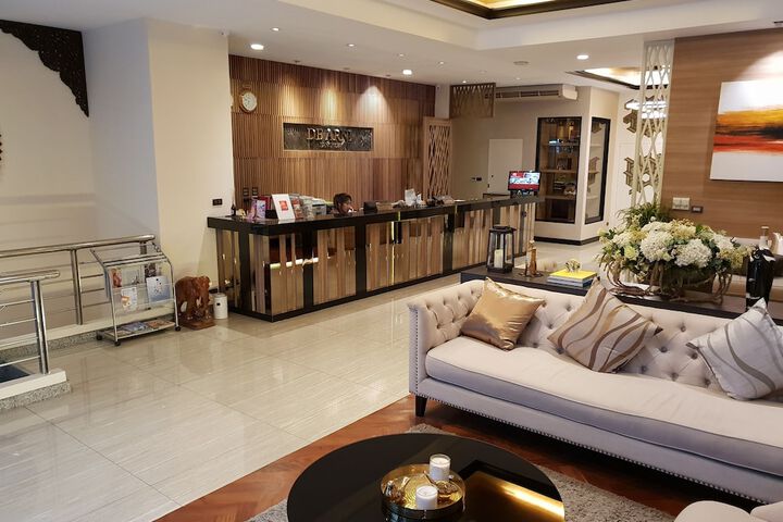 Entrance & Lobby