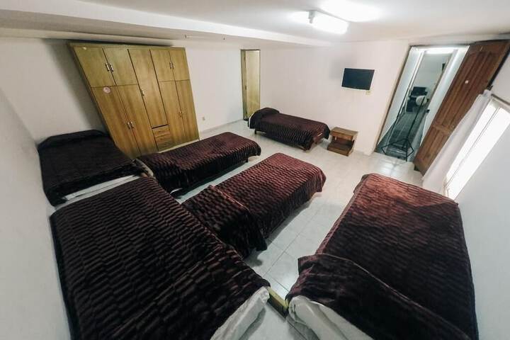 Room 13 of 33