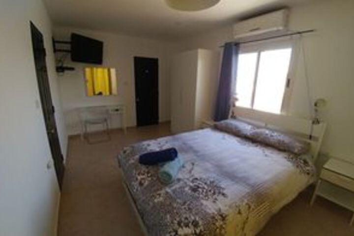 Room 16 of 32