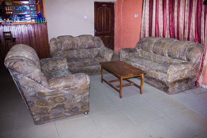 MOYE HOTEL