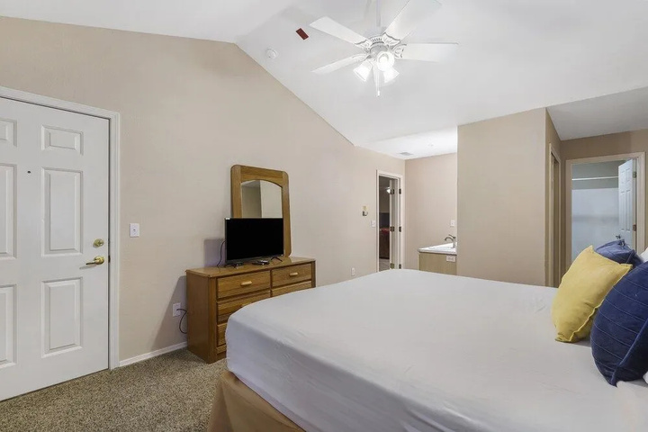 Room 5 of 13
