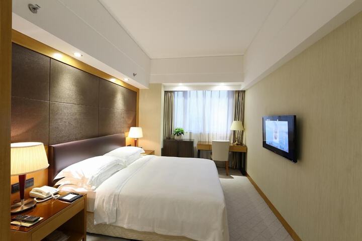 Room 9 of 42