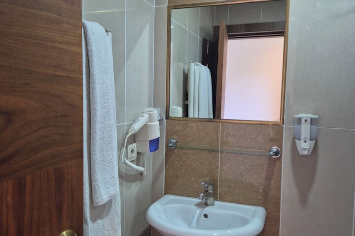 Room 16 of 26