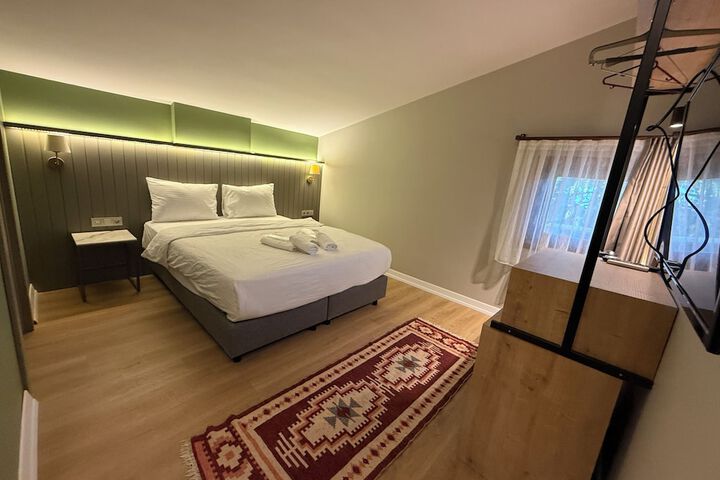 Room 34 of 222